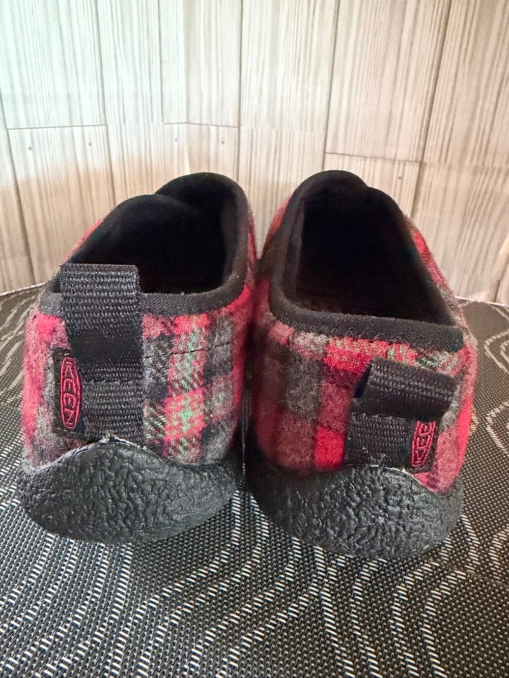 Keen Howser Slip-On Red Plaid Wrap Toe Shoes Slipper Womens Size 8 - Picture 5 of 9
